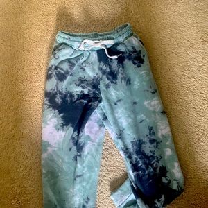 I am selling a casual ankle cut pair of sweat pants.